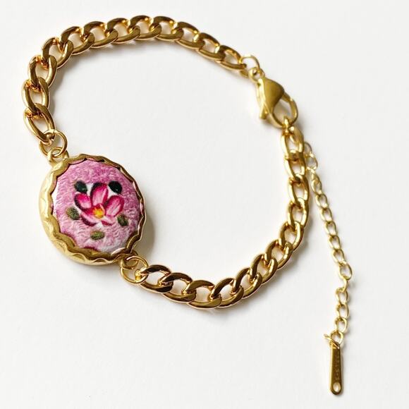 NEW Gold Vintage Style Floral Bracelet - Picture 6 of 7